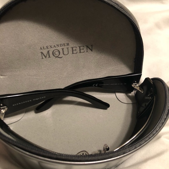 Authentic Men’s Alexander McQueen Sunglasses - Picture 1 of 8